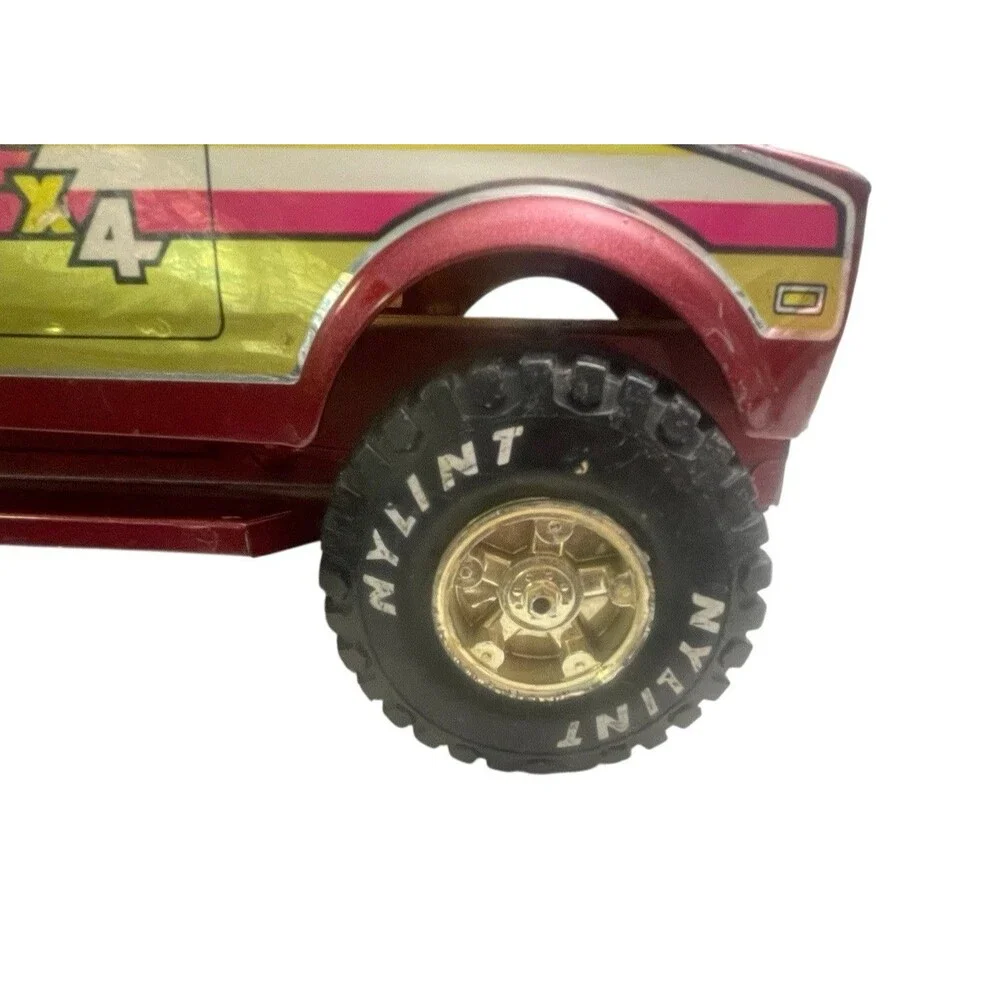 Vintage Nylint Chevy Truck Rhino II 4x4 Pressed Steel Pick-Up Metallic Red Toys